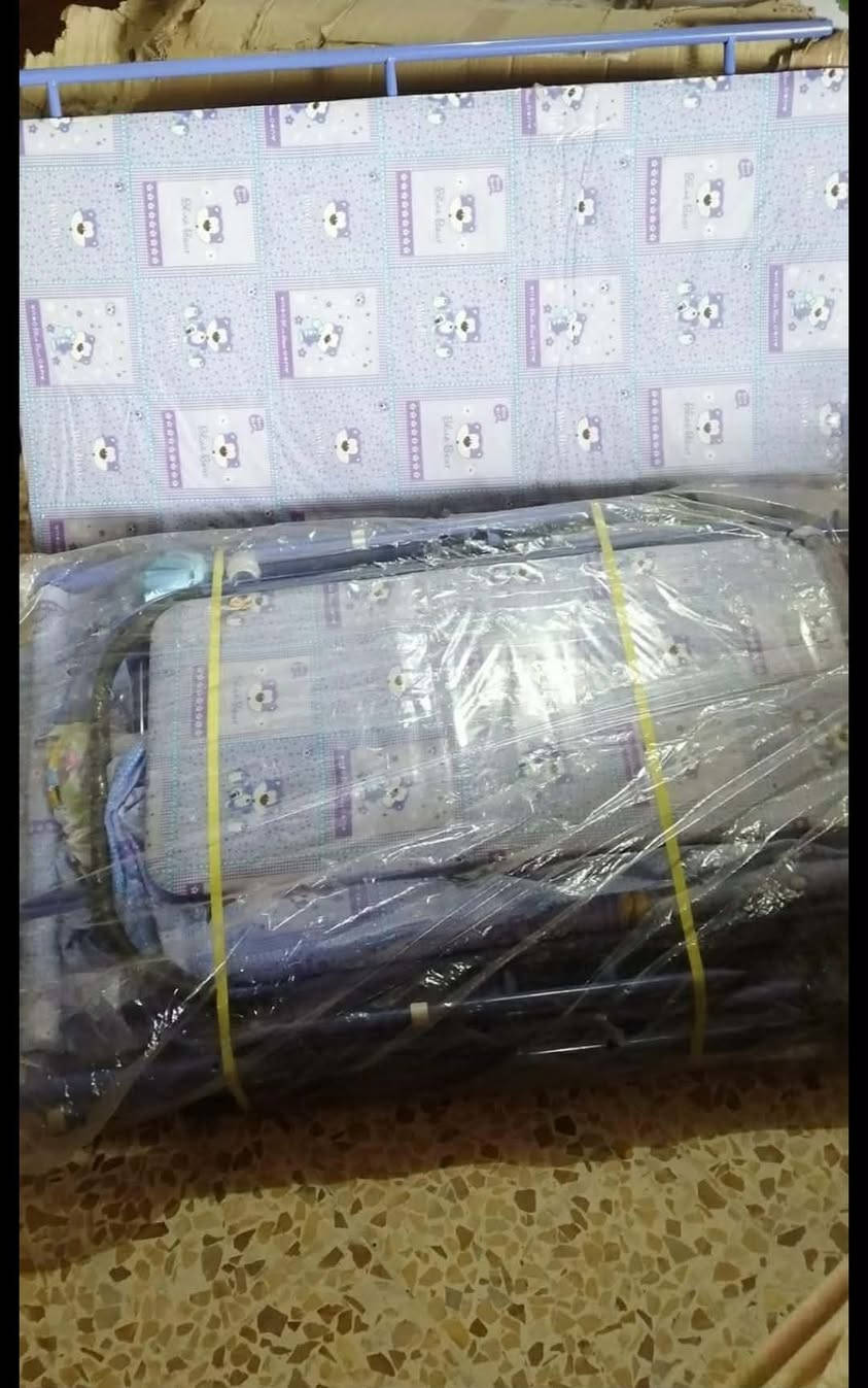 عندي تخت وعربانه وكرسي جديد قص والله مامستخدم نهاااائيا ابد والله صاحبتوا حيييل محتاجه ودتبيعوا تريدو ب٥٥ الف وهاذا رقمه ***********
