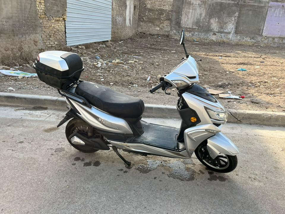 سلام عليكم دراجه سكنس كهربائي
ملف 2.500
موصفات بصمه 
تشغيل عن بعد
كامله موصفات 
بيها كم شخص موضح بل فديو 
الممشى 1117
سعر750وبيها شوفه 
مكان دراجه بغداد  الحبيبيه قرب شارع المكافحه 
 ‭0773 954 0935
