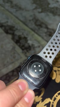 ساعة ابل جيل 8 حجم  حجم 45 بطارية 86 لون مميز طلب خا لونهة اسود علة رم...