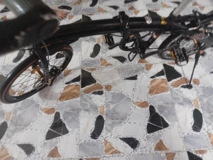 بسكل يا باني جديد مستخدم اقل الشهرين  كله جديد او كلشي شغال او نضيف يشيل وزن اكثر من ١٢٠ كير شغال او بريكات شغالت او تيرات جدد مكني طوريج رقمي ***********
