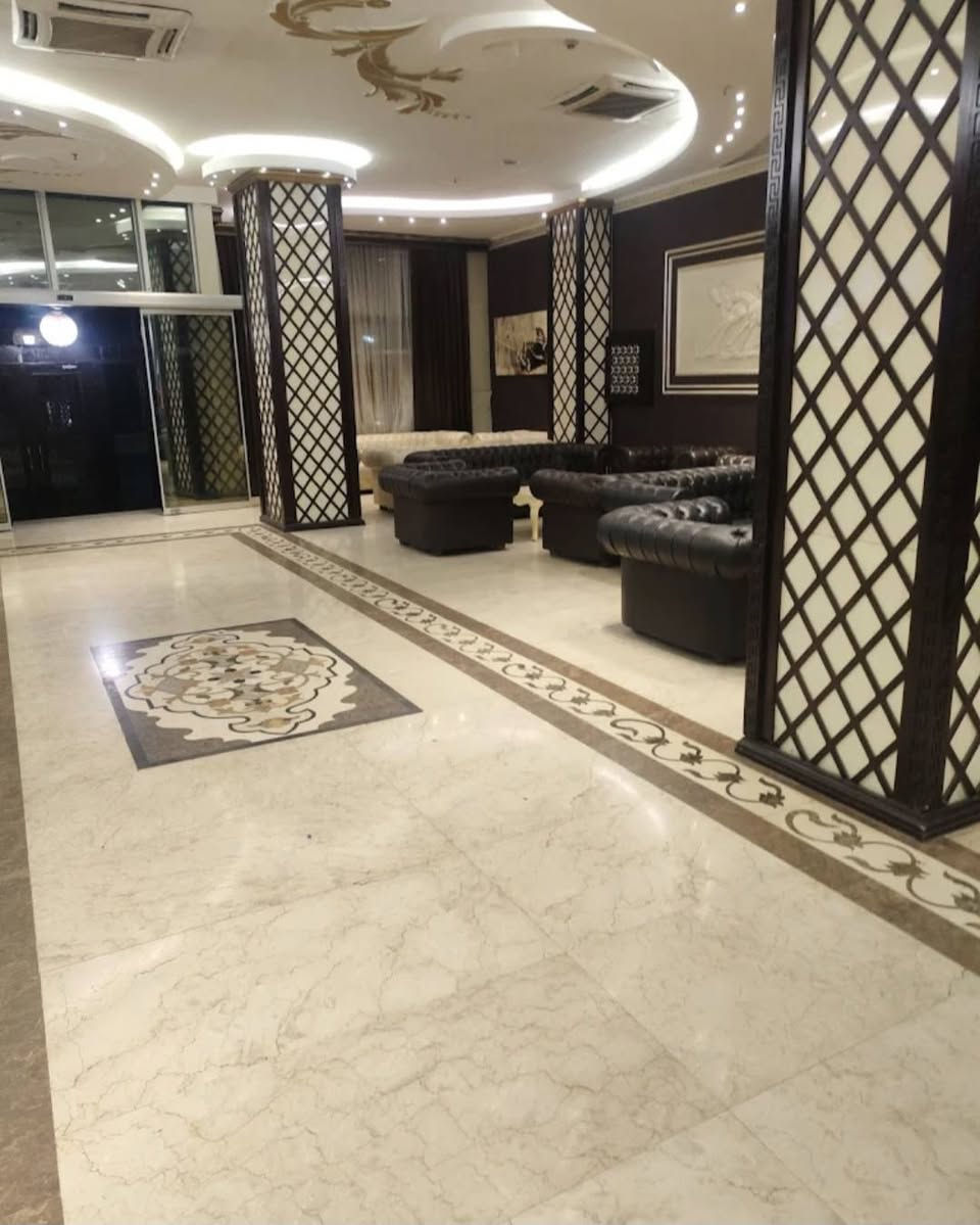 #رحلة_عيدالاضحى_المبارك
         #تعلن_شركة_سما_الضيوف_للسفر_و_السياحه
             #أيــــ4ــــام_كامله_و_لـيـــ3ـــالـــــي_فعلي                        
   بسعر.::   70 الف فقط.....   70 الف فقط...... 70 الف فقط
#ملاحظة:: 
اقرأ الجوه وتعب روحك بالقراءه شوي حتى مانختلف👇👇👇
١_دخوليات المصايف ١٥الف يشمل مصايف اربيل ومصايف عقره 
٢_نقل دهوك عقره ١٥ الف فقط
٣_البرنامج سياحي وليس نقل الالتزام بمواعيد البرامج #رجاءا 
٤_يحق للشركة تغيير مواعيد الرحلات بما يتناسب مع الاجواء
#تفاصيل_البرنامج:: 
#برنامج_رحله_اربيل_دهوك_عقره ::
#اليوم_الاول:::
بعد الانطلاق ليلا باتجاه مدينة اربيل والوصول ان شاءالله صباحا وتسليم الغرف واستراحه الى الساعه الثانيه بعد الضهر ثم التوجه إلى مجدي مول ساعتين مجاني ثم الذهاب الى كراند مول ساعتين مجاني ثم التوجه إلى مطعم ايس دي لتناول وجبة العشاء ثم الانطلاق الى مدينة العاب فاملي فان دخوليه الف وخمسميه دينار  ثم الرجوع إلى الفندق.
#اليوم_الثاني::
الإفطار في الفندق صباحا والتوجه الى مصايف اربيل  #واصل_حسابك مصيف خليفان ساعه واحده ثم تناول وجبة الغداء ثم الى مصيف بيخال الجميل ساعه واحده والعوده الى شقلاوه ساعه واحده ثم الرجوع إلى الفندق .
#اليوم_الثالث::
بعد الإفطار استراحه الى الساعه الثانيه بعد الضهر ثم الذهاب الى قاعة التزلج الفين دينار دخوليه ثم الى ماركه مول ساعه مجاني ثم الذهاب الى المطعم لتناول وجبة العشاء ثم الرجوع إلى الفندق 
#اليوم_الرابع::
الساعه ٨ صباحا الذهاب الى مصايف دهوك عقره مصيف كلي زنطه ساعه ثم الى مصيف سيبه ساعه ثم تناول وجبة الغداء والمغادرة الى الديار تاركين اجمل اللحظات...
السعر يشمل♦️♦️♦️
 🔰فنادق ممتازه تصنيف سياحي 🌟🌟 فندق سويس هوم 
🔰وجبة فطور صباحي طول ايام الرحلة في الفندق🍲 
🔰باصات حديثة  🚎
♦️الاطفال من عمر يوم الى 5 سنوات مجاني
♦️الاطفال من عمر 6 الى 9 نصف السعر مقعد بالباص فقط
          (شركة سما الضيوف للسفر والسياحة) 
رمادي :: سدة الصوفيه مجاور شركة ياسين للالمنيوم 
هيت :: حي المعلمين مجاور مطعم خطار 
يوجد مندوبين في جميع اقضية محافظة الانبار 
رقم الهاتف والواتساب ::
☎️*********** اتصال. وواتساب
#سما_الضيوف_الهدف_الراقي_للسياحه
حبايبنا متابعة للصفحه ليصلك كل جديد
صور الفندق👇👇👇👇👇👇
