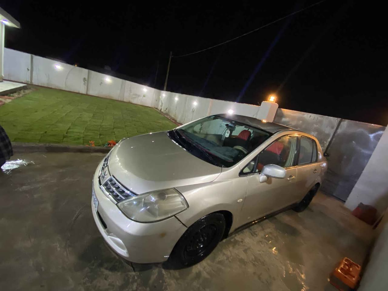 السلام عليكم
نيسان تيدا ٢٠٠٩ 
مكانات صبغ ابيع حزام
مكينه بيها كازكيت
رقم بغداد انكليزي باسمي 
كفاله من ضربه بيها طخات بسيطه 
كير حداديه تخم تاير بحاله جيده  
السعر ٧٢ وبيها مجال /العنوان واسط الكوت مركز المدينه
الرقم *********** Singapore
