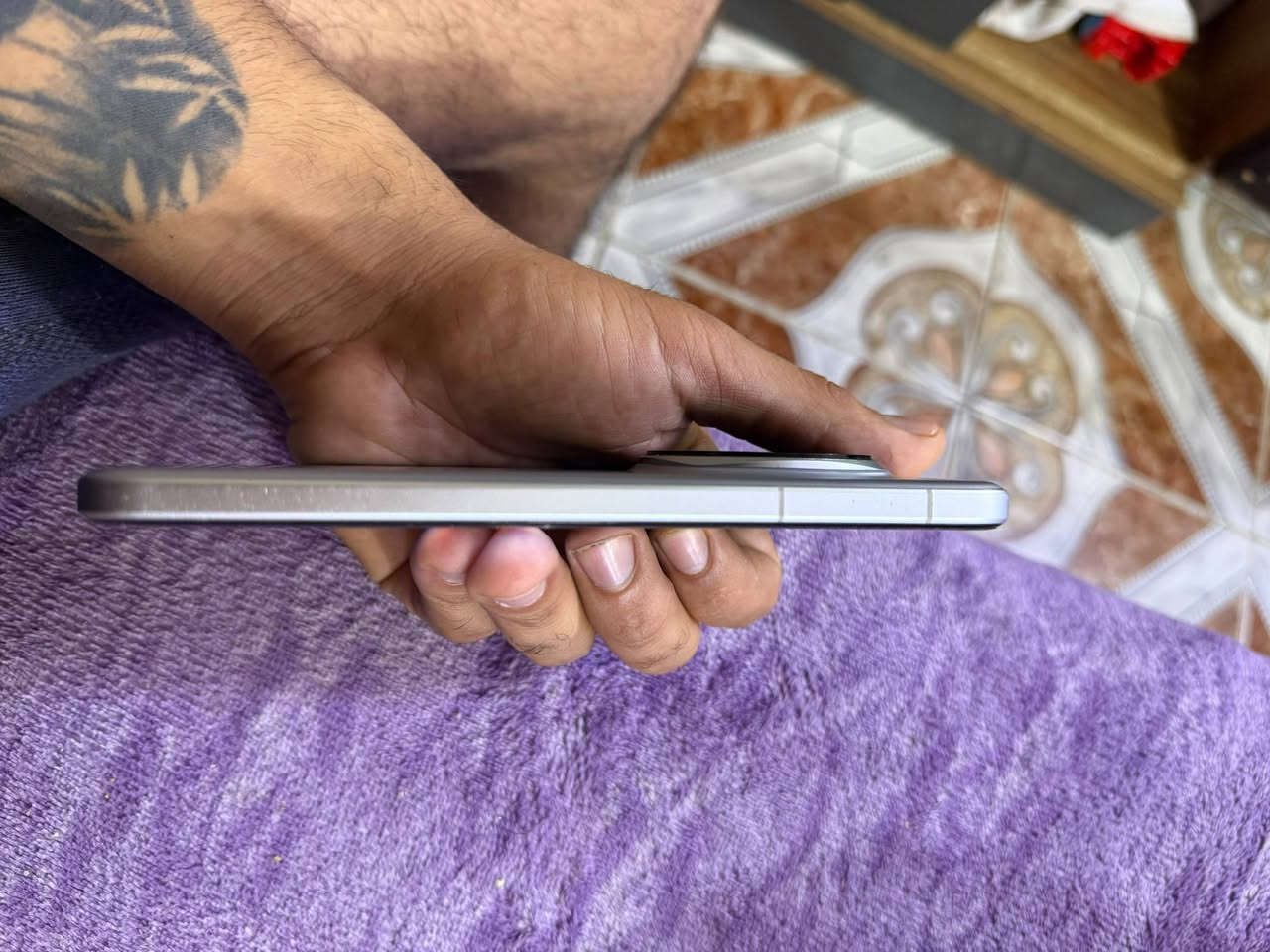 🔥 للبيع HONOR Magic7 Pro 🔥
📱 الجهاز بحالة الوكالة، استخدام شخصي ونظيف جداً، خالي من أي عطل أو مشكلة، ومحافظ عليه بشكل ممتاز.

📋 المواصفات:
✅ المعالج: Qualcomm Snapdragon 8 Elite
✅ الرام: 12GB
✅ سعة التخزين: 512GB
✅ شاشة LTPO OLED بحجم 6.8 إنش وتردد 120Hz
✅ كاميرات احترافية بأداء ممتاز
✅ بطارية قوية مع شحن سريع سلكي ولاسلكي
✅ يدعم شبكات 5G
✅ الجهاز شغال 100%
✅ ما مفتوح ولا مصين
✅ ويا جميع الملحقات الأصلية (الكارتون، الشاحن، الكيبل، وكل الملزمات)

💰 السعر: 800,000 دينار عراقي (قابل للتفاوض بالمعقول).

للجادين فقط، والتواصل على الخاص.
 الستفسار ***********
