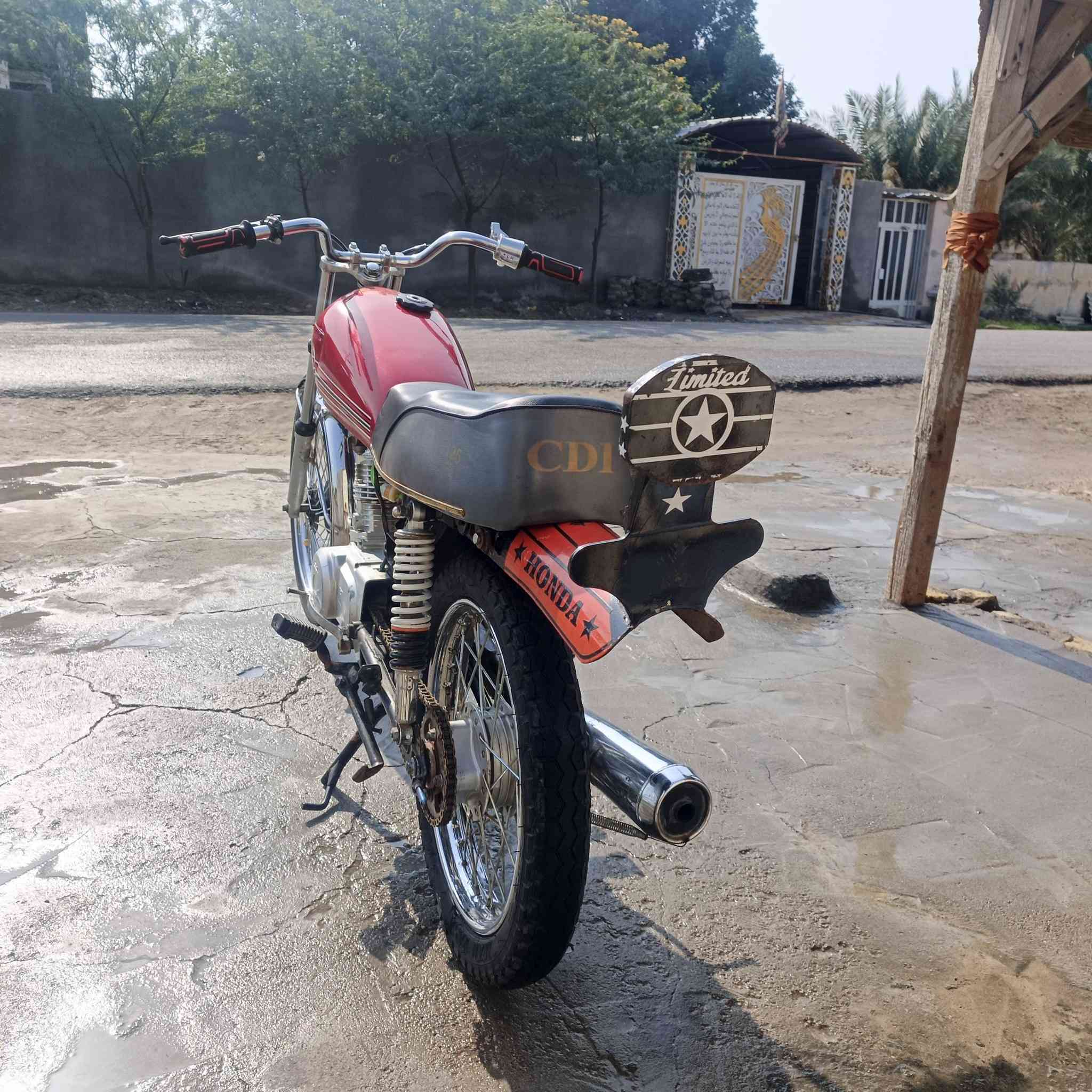 السلام عليكم دراجه  أدوات  نامه شلامجه 21 ما مفتوح تعميره 26 دراجه كامله مكمله مانقصها برغي المكان بصره قضاء المدينه منطقه أم الشويج السعر 625وبيه مجال الرقم***********
