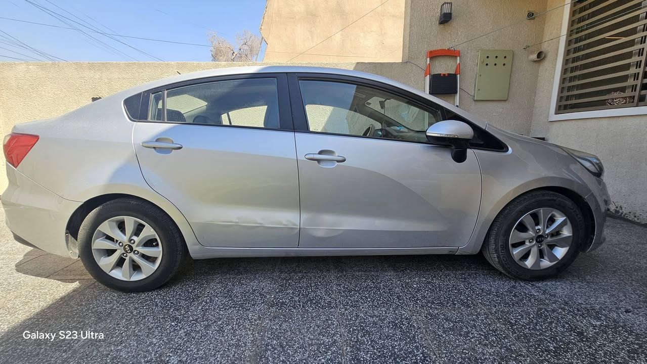 السلام علیكم
سياره كيا ريو موديل 2016 شراء 2017 من الشركة الدولية للسيارات صاحبتها بنية السياره ماشية فقط ٦٠  نظافتها جيده جدا ممتغير بيها اي شي فقط بيها شخوط عالدعامية كما موضحه بالصور وخسفه جدا قليله ايضا موضحه بالصور السعر ٨٧$ 
للاستفسار الاتصال على الرقم ***********
