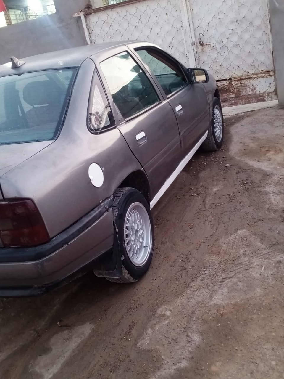 السلام عليكم اوبل فكترا موديل 1992سنويه لل28 كير محرك كله مكفول والكشر شوف عينك بيع او مراوس السعر 20 وبيها مجال ***********/*********** مكان السيارة واسط عزيزيه طريق الكوت
