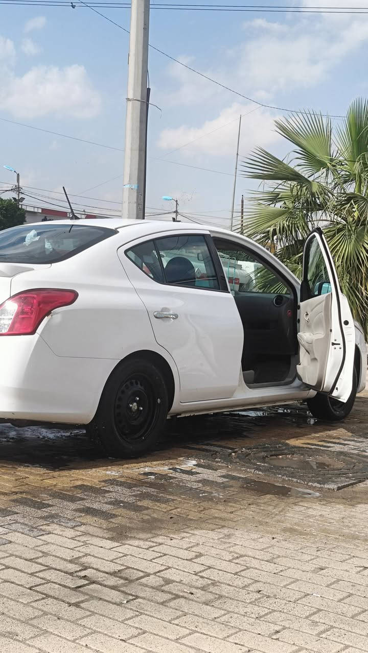 نيسان هندي موديل 2021 اربيل ماشيه 126 الف بأسمي بيه صبغ بالدوسه اسفل باب السائق سيارة نضيفه سعر 105$ للأتصال ***********
