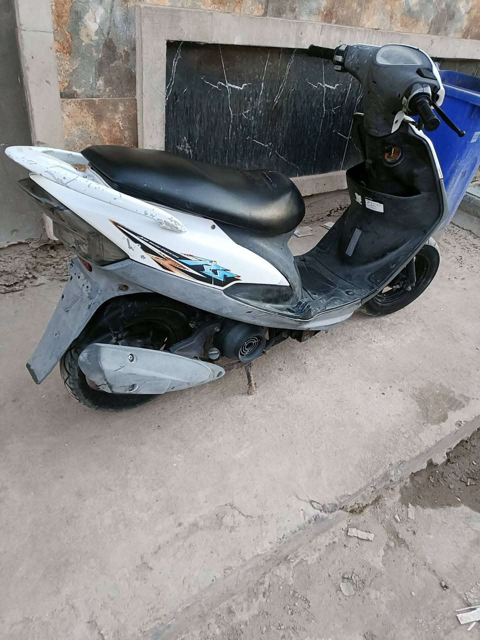 سلام عليكم دراجه للبيع الدراجه بلاديه ختم واحد ويه المكينه دراجه نضيفه وصالها 5 اشهر طالعه من الرمبه  العنوان بغداد حي اور السعر 675 وبيها مجال قليل ***********
