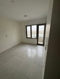 للإيجار في مجمع المحبة السكني  شقة مساحتة ١٢٥ متر نظيفة جدا  تحتوي على...