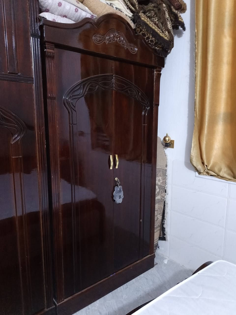 غرفه نوم للبيع ماصارلها هواي متروكه *********** السعر خاص
