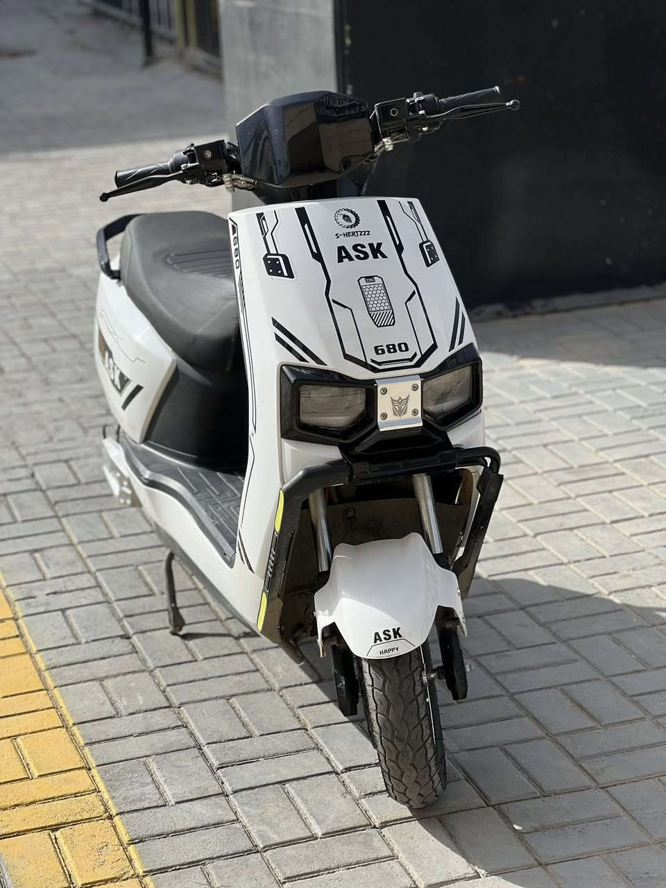 سلام عليكم من رخصت ابو الكروب …
دراجه شحن ASK680 للبيع 
مواصفاتها:
سرعه 98 حقيقي 
بطاريات بلادي مامبدله ولا وحده 
دراجه كامله مكمله 
تخم تايرات جديد 
الدراجه خير من الله يعني صدك الي ياخذها صدك تسوى بس اني لان صارت عندي شغله فه اريد ابيعها  
سعرها 800 وبيها مجال قليل للشراي فقط وذا اكو واحد يراوس وياي ويا ماكس عدله خلي يجي ويامر امر 
الرقم ***********
