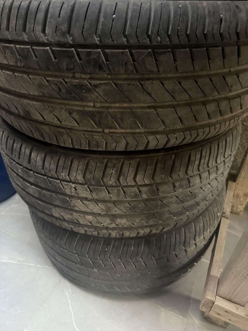 تايرات BMW 2024  مع ويل كب حجم 20  حديث استخدام شهر واحد فقط للبيع السعر 700$    الإتصال على الرقم ***********
