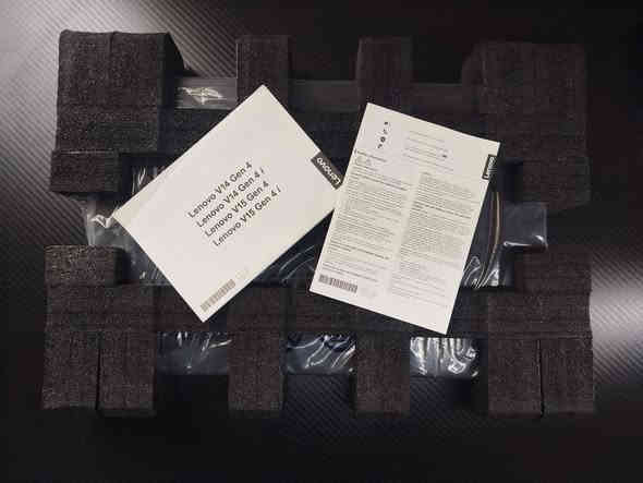 السلام عليكم 
لابتوب Lenovo V15 G4 للبيع الجهاز اوبن بوكس نضافة 100% مشحون مره واحده فقط المواصفات :
المعالج : core i5 13th H 
التخزين : 512GB 
الرام : 8GB 
كرت الشاشه : مدمج 4GB
الشاشه : 15.6 FHD 
الون : اسود 
الشاحنه : 65W
النظام : انصب اي نظام انته تريده 
السعر : 570.000 وبي مجال للطيبين أن شاء الله 
المكان : النجف \ كوفه
يوجد توصيل محافظات
.
