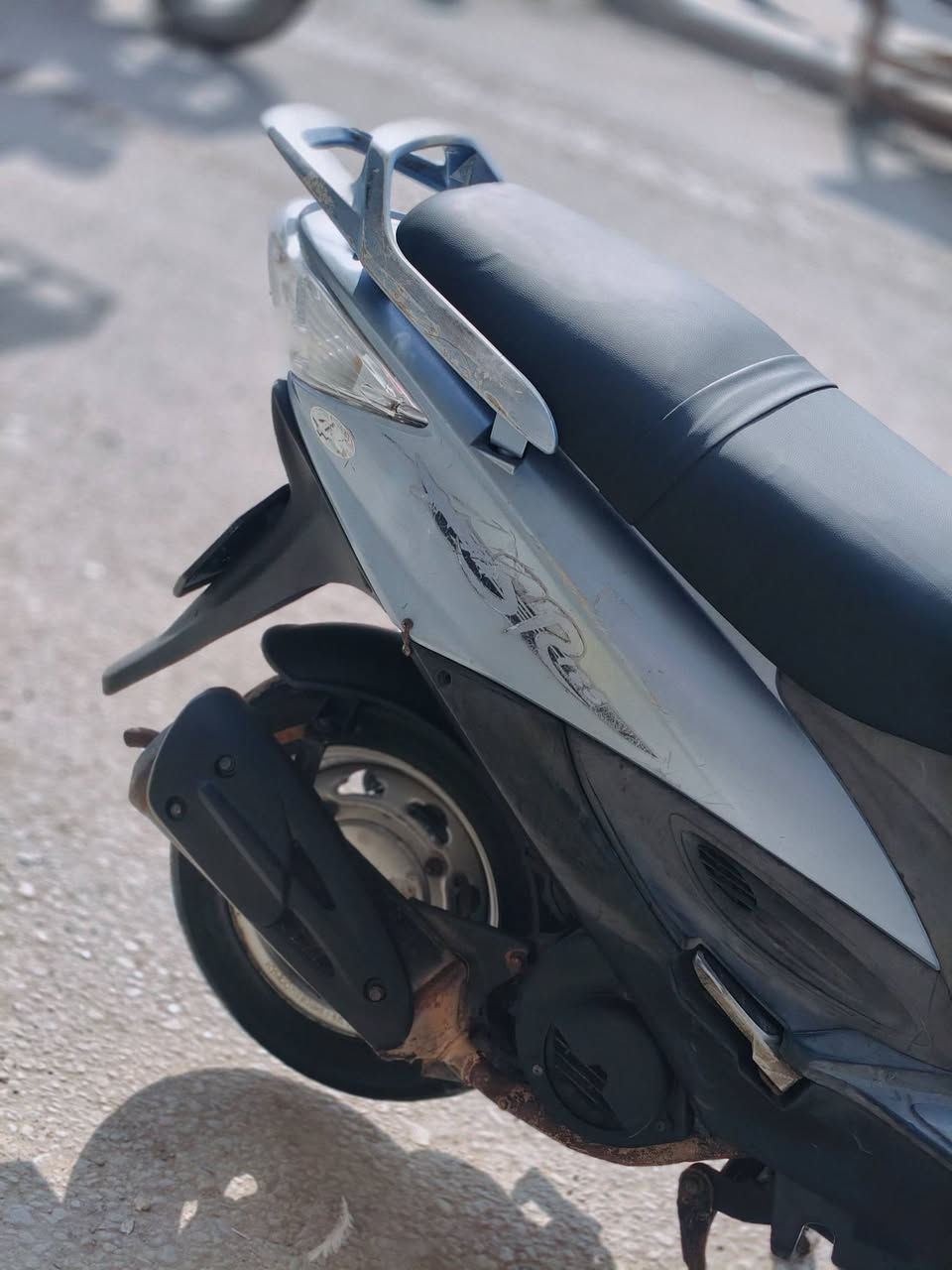 سلام عليكم دراجه كامكو جي 4 كفاله عامه مكينه مامفتوحه شلعه ومعدل وكله بلادي نضافه ميه بل ميه موديل 2011زيرو بمعنه الكلمه وكله ختم واحد السعر 600وبيها مجال حك الجيه العنوان نجف الرقم ***********
