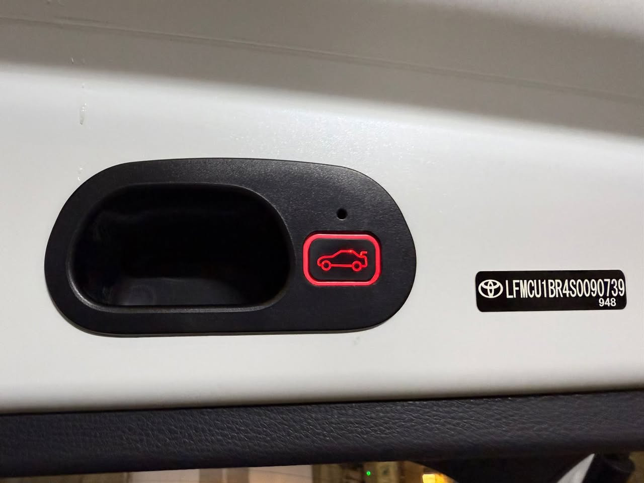 السلام عليكم
كورلا كروز هايبرد موديل 2025 بسمي 
فول مواصفات علامه سوده 4 كامرات 
داخل لونين كشنات ٢ كهرباء 
وصندوك كهرباء وشحن واير ليس 
وباقي المواصفات معرفه 
 ماشيه 15 الف كيلو
ملاحضه بيه طخه بالباب الخلفي موضحه بالصور 
 مكينه 2000 مكاني بغداد الشعب 
 رقمي ***********
 السعر 27,000 وبيه مجال بسيط
