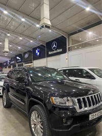 جيب لمتد سنة الصنع:2013 عداد المسافة؛120 mil وارد امريكي صبغ ٤ قطع  ال...