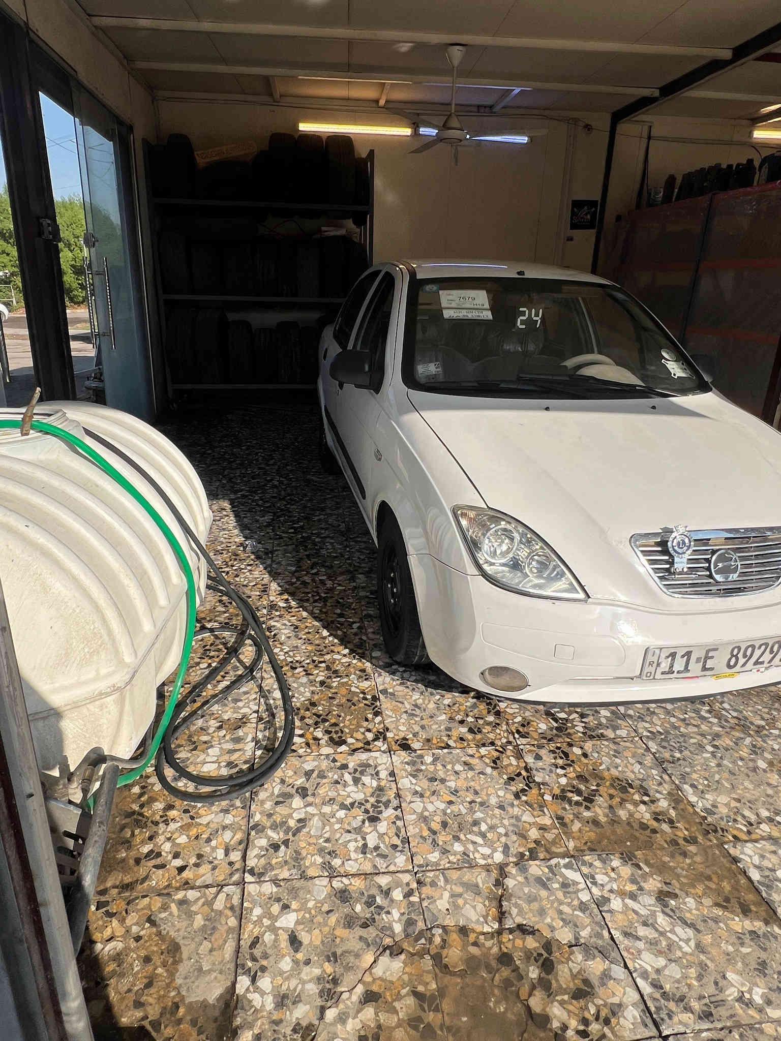 سلام عليكم 
طيبه موديل 2013
سياره كير مكينه مكفوله
تبريد ثلج تدفىه
تخم تاير 
سياره بسمي رقم انكليزي 
سياره بيه فقط اخياسان بل هلال الخلفي
مكان السياره دوره
سعر 44وبيه مجال
***********
