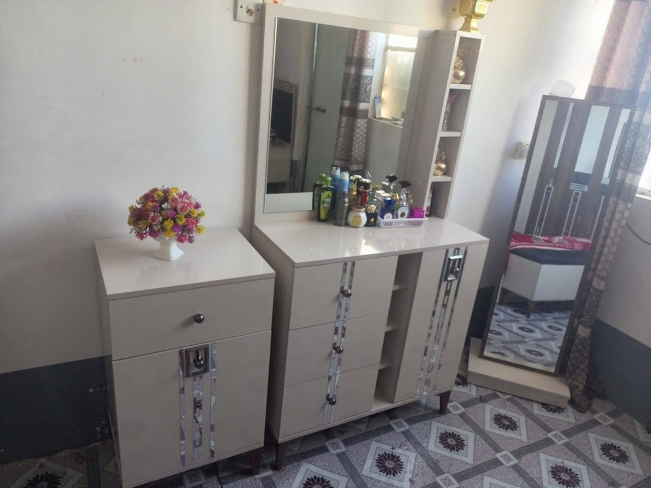 مكان نجف ٩قطع جديده خدش مابيه ب٩٠٠ قفل


**إذا كنت صاحب هذا الإعلان وتريد حذفه لأي سبب، رجاءا أرسل رسالة إلى الدعم الفني**