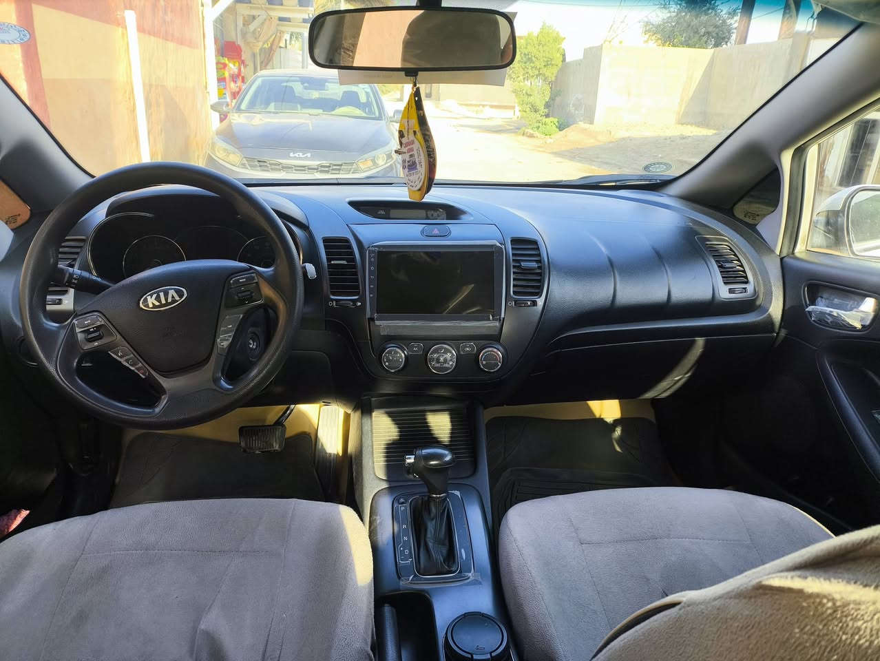 كيا فورتي موديل 2016 الرقم الجديد سنويه جديده محرك 2000 دوش وارد امريكي سياره بدون حادث كلين كلين سياره مال جناي فول مواصفات عده الفتحه تشغيل عن بعد سياره كامله مكمله السعر 130 وبيه مجال العنوان كربلاء طويريج رقم الهاتف ***********
