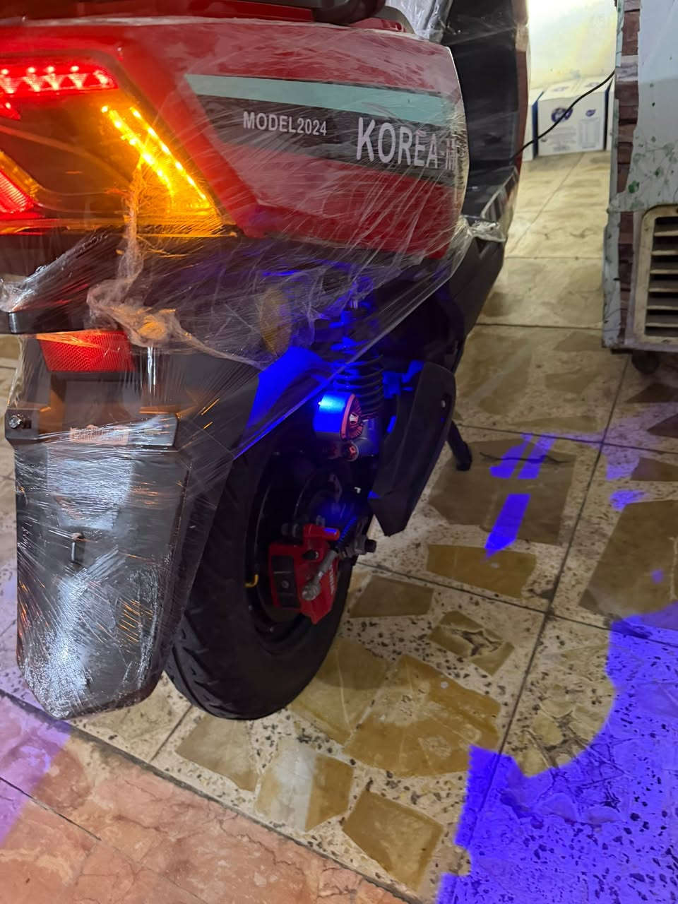 سلام عليكم شباب دراجه البيع سكنس كوري mr غنيه عن تعريف حسن شركه بطاريات٦كبار كلف٢٠٠٠واط حقيقي سرعته١٠٠حقيقي حت زيرو بكRبيه مثبت سرعه كلشي شغال دراجه نضيفه سعره٦٠٠وبيها مجال ال شراي فقط مستعمله٣شهر نازله رمبه عنوان مدينه صدر تواصل خاص ام رقم..***********
