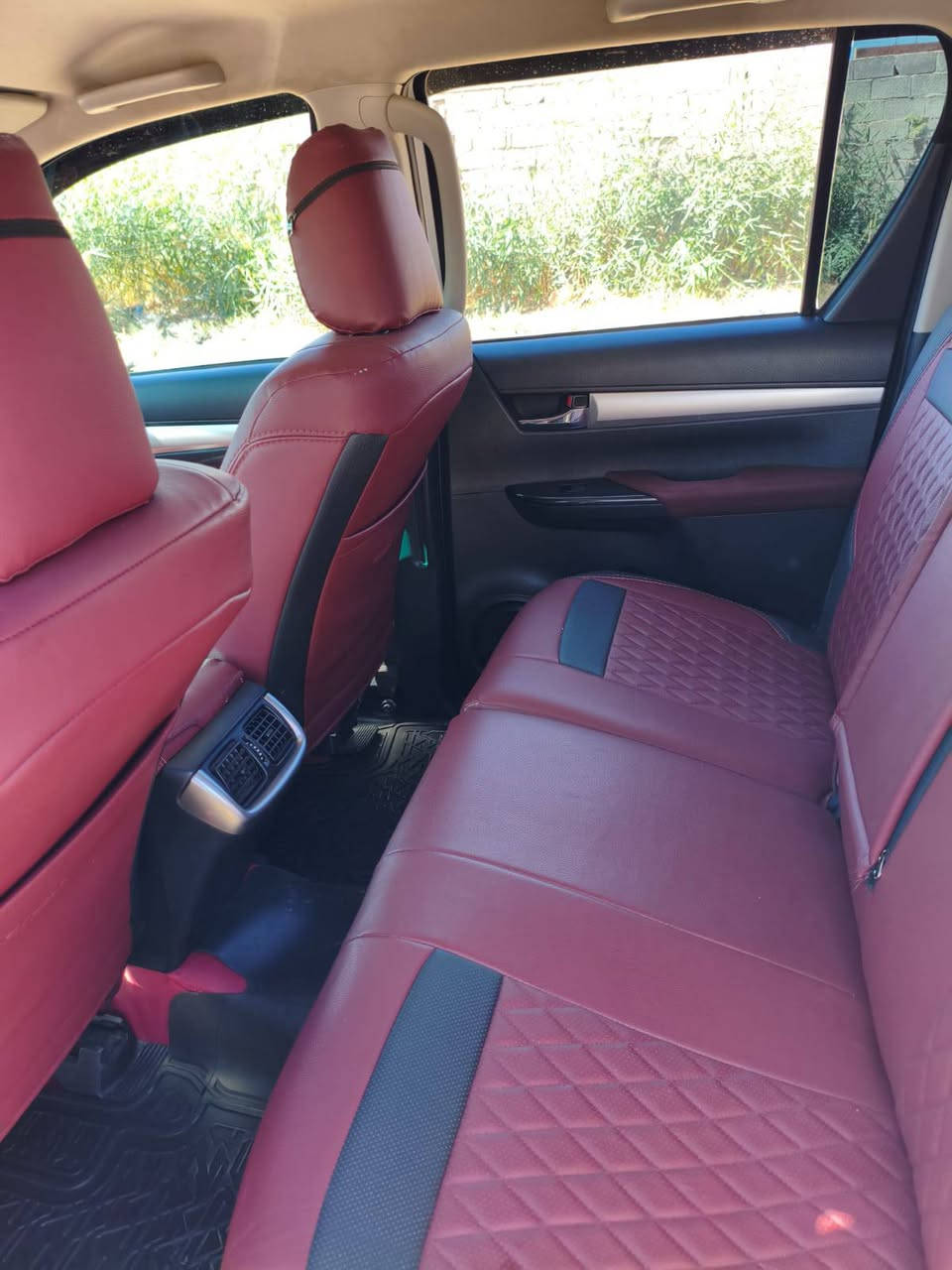 السلام عليكم 
تويوتا هايلوكس موديل 2022 رقم اربيل الجديد 
فور ويل 4×4
محرك 4 سلندر بانزين 
قطعتين تبريد
انظمة قيادة متعددة 
تحكم ستيرن كامل 
اماشية 46 الف كيلو متر حقيقي 
گير اوتوماتيك 
السيارة كفالة عامة من الصبغ والبارد وبحالة الشركة 
سعر البيع النهائي 295 ورقة 
للاستفسار ***********
