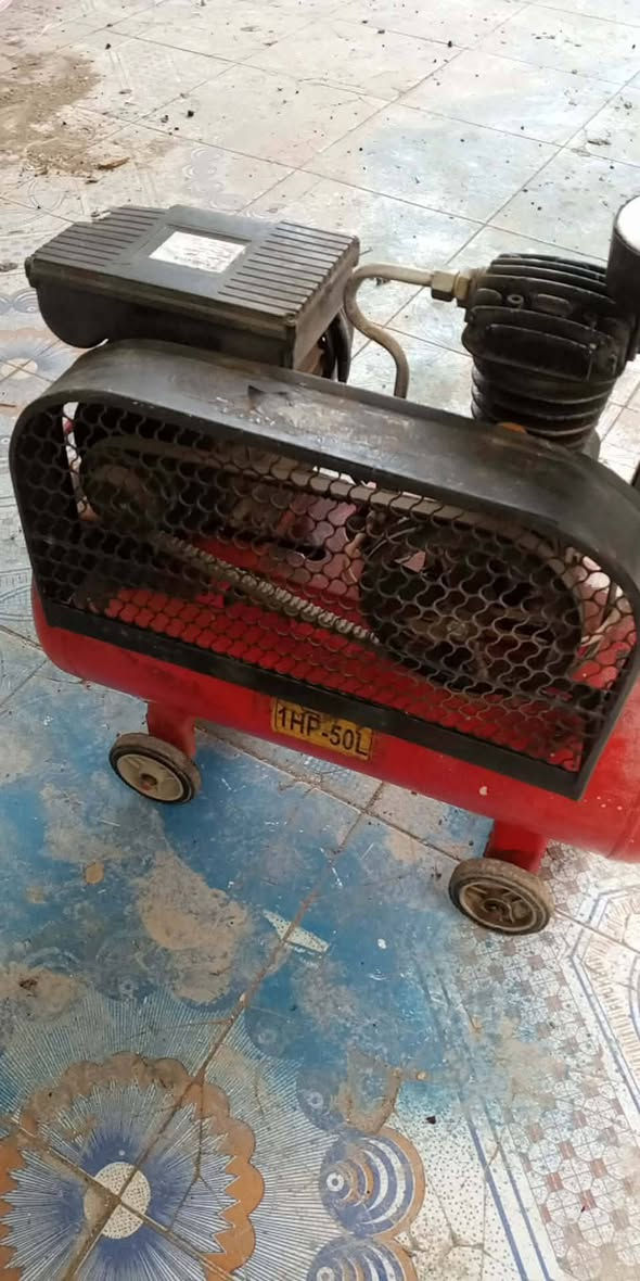 كمبريسر نفخ للبيع شغال شرط الفحص ونضيف السعر ب 175 العنوان القرنة الثغر الاتصال ***********
