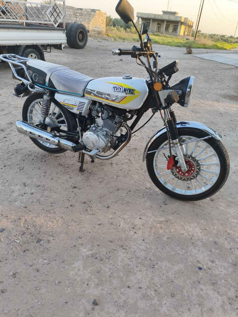 السلام عليكم دراجه للبيع موديل 2025
محرك 200cc
السعر 750وبيها مجال 
***********
