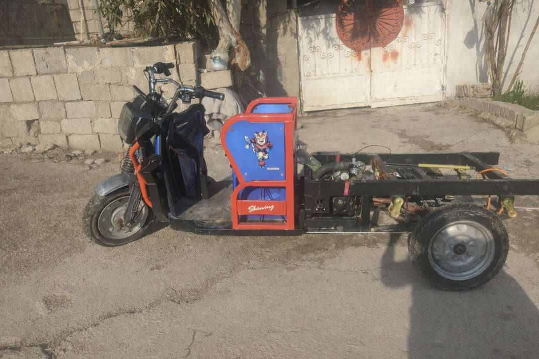 ئه م ماتؤره كه ريمكابانه بؤ فرؤشتن و گؤرينه وه به نزينه  پئ شتر شه حن بوه ئيسه كردوو مانه به به نزين مه كينى چوارتايه ي بؤ ته رهيم كراوه  ئه توانى بيكه يته وه به شه ن ئه شياى شه حنه كه شى له گه لايه له سه ر ويستى خؤت سعرى 8 وه ره قه يه له سليمانيه بؤ زانيارى زياتر ته له فونه 
***********
***********
