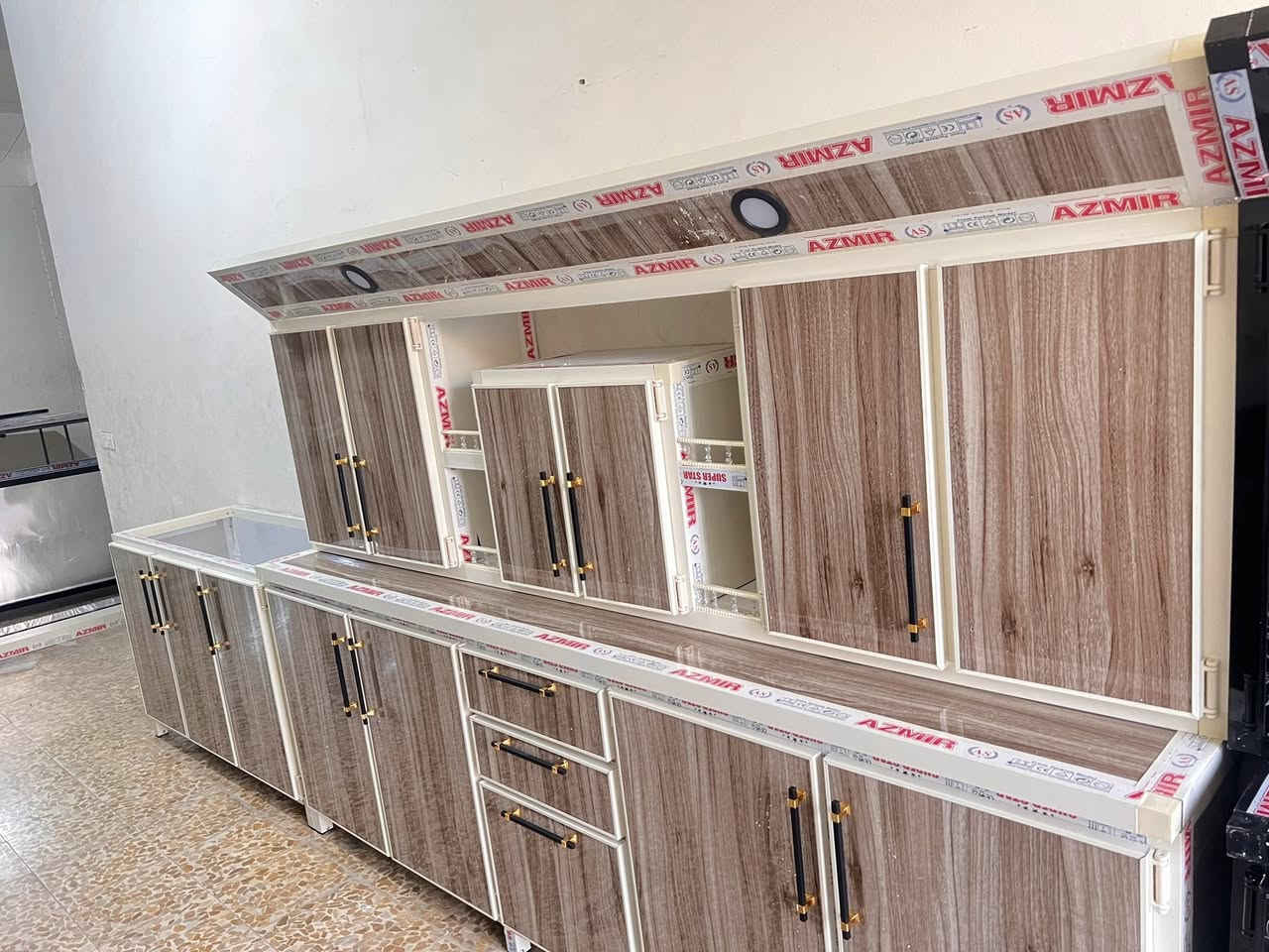 معمل ومعرض الاكابر للكونترات الحديثه جمله ومفرد باسعار تنافسيه وعرضات السنه الجديده يوجد توصيل داخل الموصل مجاني للتواصل على الارقام التاليه ***********/***********
