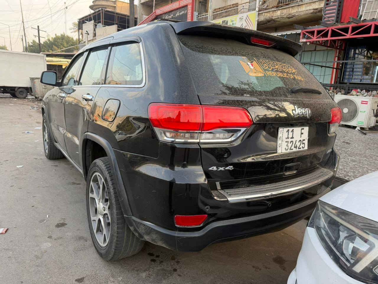 السلام عليكم جيب شيروكي 2018  مواصفات فول عده الفتحه ماشيه ٨٨ الف  وارد أمريكي خمس قطع صبغ بدون دواخل بدون ايرباك سيارة هزه جديده سنويه جديده كامله بدون اي نقص ***********
