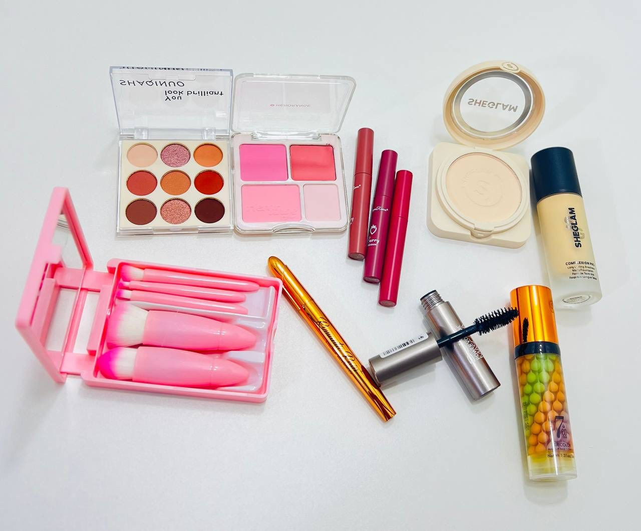 🎀 أساسيات المكياج للمبتدئات 🎀
كل الأساسيات لمكياج كامل من البداية للنهاية 💕
🔹 فاونديشن + بودرة SHEGLAM لتوحيد اللون وتثبيت المكياج
🔹 باليت ظلال 9 ألوان (نود ودرجات دافئة)
🔹 باليت بلاشر وردي لإشراقة طبيعية 🌸
🔹 أرواج مات ثابتة وألوان أنثوية
🔹 ماسكارا لتكثيف وتطويل الرموش
🔹 برايمر خفيف غير دهني
🔹 قلم تحديد ذهبي
🔹 مجموعة فرش داخل علبة
💖 مناسب للمبتدئات والمحترفات
🎁 خيار حلو كهدية أو للاستخدام الشخصي
📦 الكمية محدودة — للحجز راسلينا

توجد توصيل لجميع المحافظات العراق 🇮🇶🚚🚕للحجز والاستفسار يرجى التواصل عبر الخاص 📩💌توجد لدينا عروض خاصة وخصومات وهدايا 🎁😍


**إذا كنت صاحب هذا الإعلان وتريد حذفه لأي سبب، رجاءا أرسل رسالة إلى الدعم الفني**