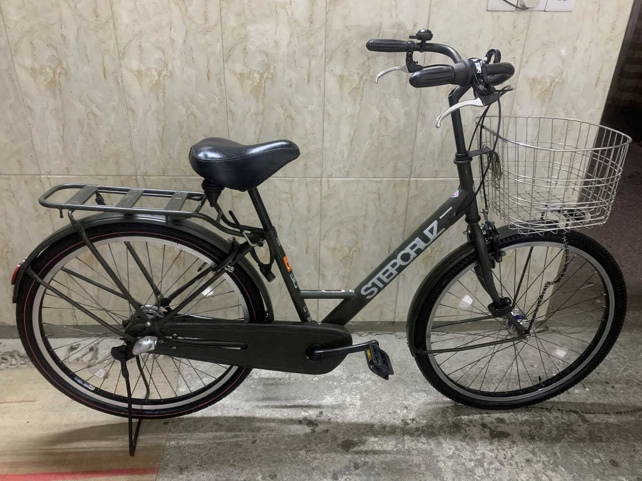 السلام عليكم للبيع بايسكل بناتي ٢٦ أوزان ثقيله ياباني ماركه برجستون كشن طبي حساس سيبايه اصليه ماركت برجستون بغداد الدوره ***********
