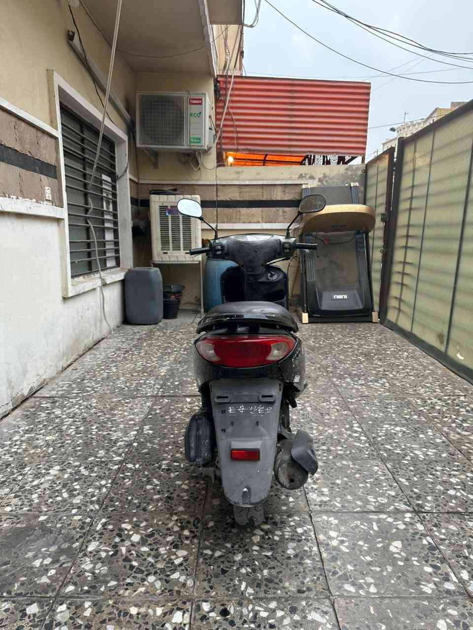 دراجة بريز للبيع دراجة كاملة بقص بس باتري السعر ٦٠٠ وبيهة مجال العنوان الدورة ابو دشير الرقم ***********
