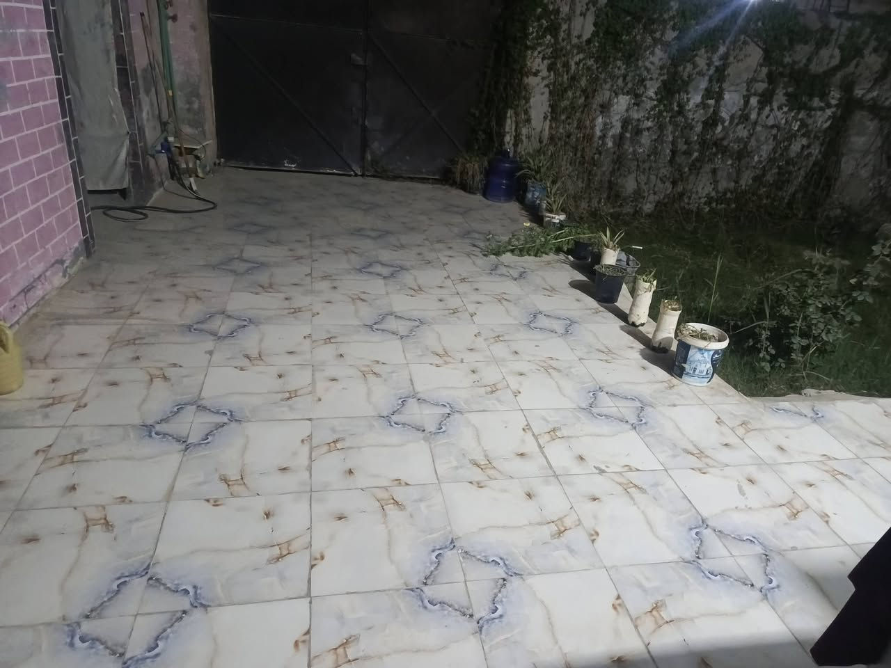 السلام عليكم
دار للبيع 

مساحه ١٨٠

غرفه وهول 

مطبخ ومضيف 

بيت جاهز ركن 

كله مطبك 

حي سكينه 

الشراي يتصل ويدلل

***********

‏‪***********‬‏
