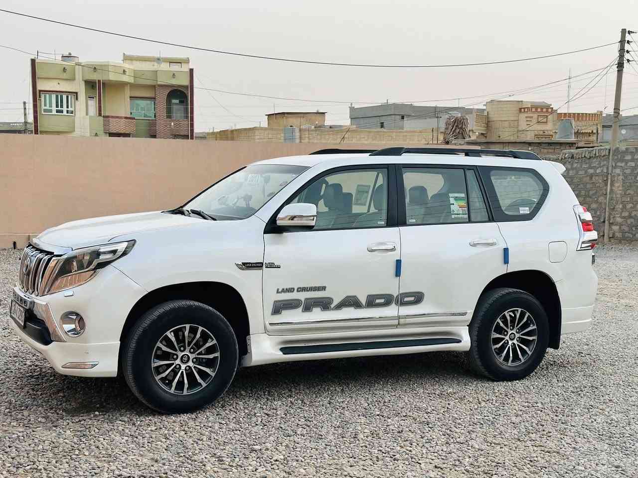 السلام عليكم للبيع برادو موديل 2011 محدث 2017   السياره كلين بدون ضرر ولا دعم عدا اربع صابع بل جاملغ الجدام  بارد  محرك اربعه بستم  السياره مال بيت ثلاجه وصطيه ويل مال 2021  رقم دهوك دولي تحويل ثاني يوم    السعر 230  مراوس حسب الغناعه  رقمي ***********. ***********  مكاني صلاح الدين الشركاط
