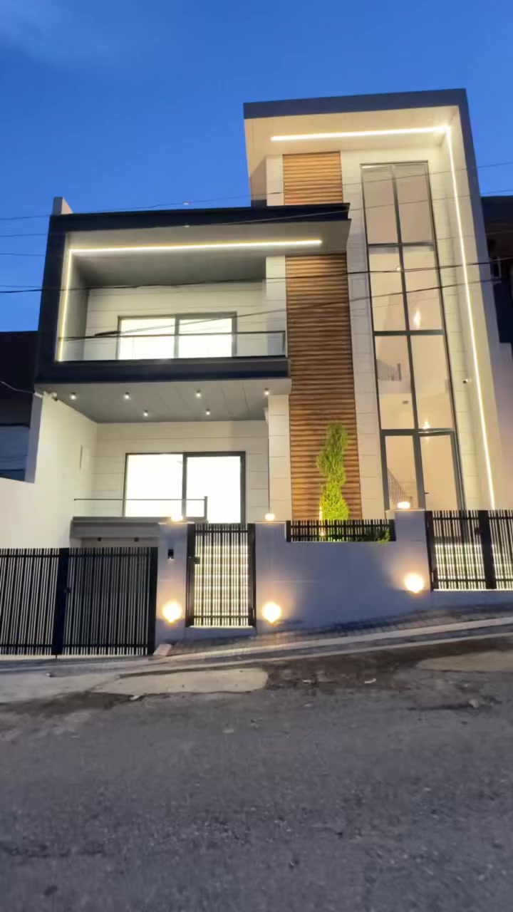 فرۆشتن | البيع 

خانوو بۆ فرۆشتن لە سلێمانی- گەڕەکی ( بەختیاری )  

ڕووبەی (200 )مەترە ،  دوو نهۆم و ژێرزەمین ( بۆ دووماڵی جیائەبێت ) 

پێكهاتووە لە:
نهۆمی یەكەم:
میوان و هۆڵی کراوە ، مطبخ ، 3ژووری نووستن   ، مشتملات  

نهۆمی دووەم:
میوان ، هۆڵ ، مطبخ  ،  3ژووری نووستن  ، مشتملات 

تێبینی:
سەقفی کناف ، دەکتی موبەریدە ، حمامی ترکی ، شۆڤاش

‌‎بۆ زانیاری نرخ تەنھا ژمارە( 1 )لە کۆمێنت دانێن راستەوخۆ نرخەکەیتان بۆ دێت بة نامة

چەند موڵکێکی تر بەردەستە بۆ فرۆشتن 

بۆ زانیاری زیاتر پەیوەندی بکەن بە ژمارە :
***********
———————————————

دار للبيع في السليمانية - بەختیاری    

المساحة (200 ) متر  ، طابقين و سرداب ( قابل للعائلتين ) 

يحتوي على :
الطابق الاول :
استقبال و صاله مفتوح ،  مطبخ ، 3غرفة نوم   ، مشتملات   

الطابق الثاني : 
استقبال ، صاله  ، مطبخ  ، 3غرفة نوم ، مشتملات 

الملاحظة:
سقف كناف ، دكت مبرده ، حمام تركي ، شوفاش

للمزيد من المعلومات اتصل على رقم:
***********
________
تۆی بەڕێزیش گەر موڵکت هەیە دەتەوێت بیفرۆشیت
یان دەتەوێت بەکرێی بدەیت دەتوانیت زانیاریەکان
بنێریت بە ڤایبەر یان واتساب بۆ ئەم ژمارەیە:
***********
#خانوو #شووقە #فرۆشتن #ڤێلا #سلێمانی #عقارات
 #نرخی_گوونجاو 
#البيع  #الشراء  #الايجار  #العقارات
