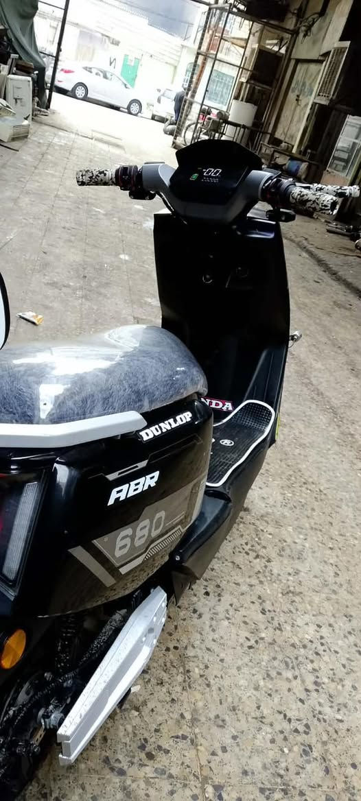 دراجه شحن نظيف مستخدم قليل مال بيت
ملف سبورت وسرعته ٩٩ شرط .. 

اتصل على رقمي : ***********
