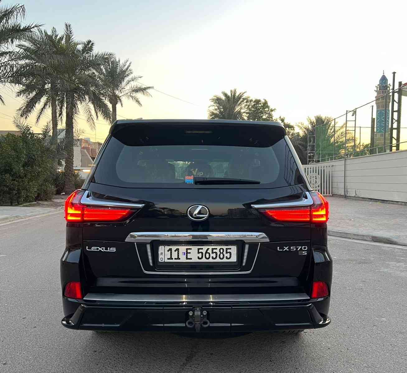 السلام عليكم مكلف بالنشر لكزز 2018 LX  S  570
العداد:38 km حقيقي  
 المحرك: 8 سلندر / 5700 CC
 المواصفات:
• جكات هيدروليك متطورة
• بصمة تشغيل + بصمات أبواب
• تشغيل عن بعد
• 5 كامرات + رادارات أمامية / خلفية / جانبية
• كشنات جلد أصلي كهربائية (ذاكرة ميموري + تبريد + تدفئة)
• شاشات خلفية للركاب
• ثلاجة وسطية
• صندوق  كهرباء خلفي
• فور ويل (دفع رباعي)
• سلايت (فتحة سقف)
• لايتات زينون أسود + يَدات نيكل
• تغليف حماية PPF كامل يم ViP ضمان 10سنوات 
•ثلاث شاشات اصلية بلاد مع الموس الأصلي 
• نظام حساسات أمامية وخلفية
• باقي مواصفات S المعروفة 
 الحالة:
• مكفولة كفالة عامة من البارد والصبغ 
• كير، مكينة، كهربائيات، وحدادية كلهن بشرط 
رقم صاحب سيارة
 ***********
