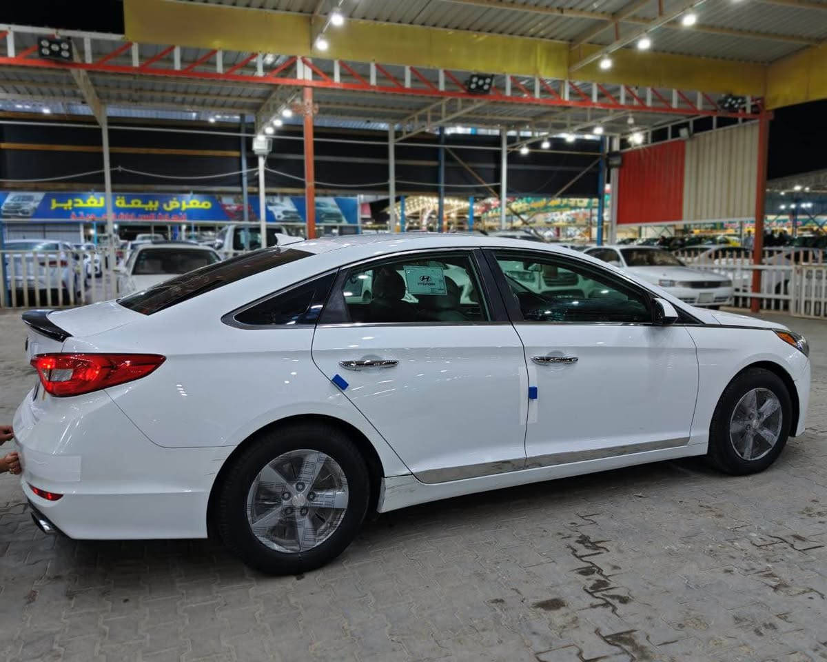 سوناته موديل 2015 وارد حادثها جاملغ وبنيد بدون دواخل الباقي مكفول سياره حلوه وجاهزه 
كير ومكينه وحداديه وتبريد مواصفات 
شاشه كامره دوار كشنات تدفئه تبريد 3 انظمه قياده تحكم جهتين مانع انزلاق اي بي اس 
رقم اربيل تحويل او وكاله مضمونه السعر 110 وبيها مجال قليل مكان السياره نجف 
للاستفسار *********** النجف, العراق
