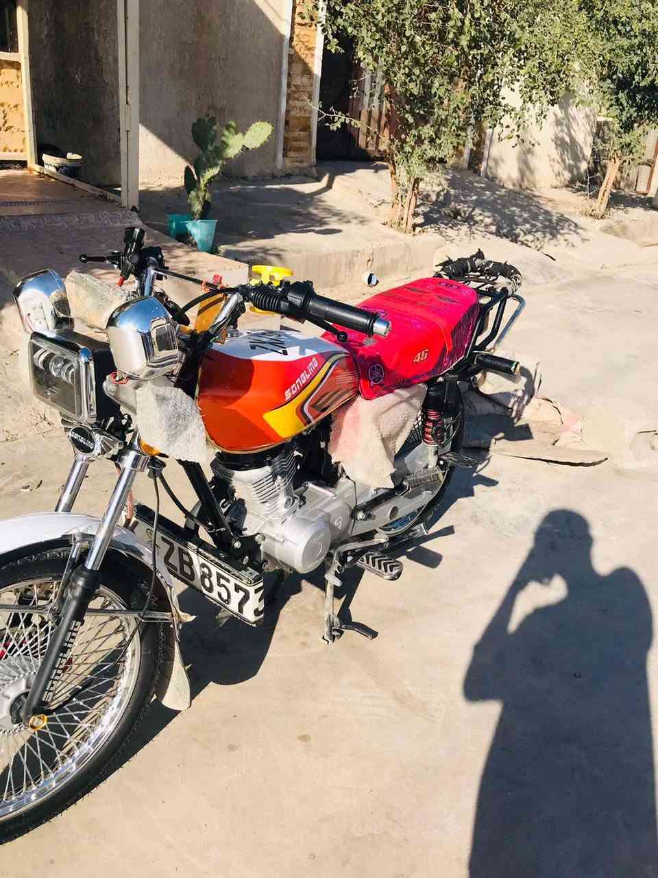 ، السلام عليكم دراجه للبيع موديل 26 دراجه حلوه نشطه اي نقص ما بيها سعرها 750 وبيها مجال اوراق اصولي شرط الترقيم مقفوله من البرغي ***********
