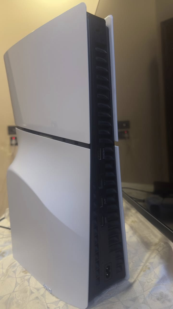 السلام عليكم
بلي فايف سلم اوربي  || ps5 slim  للبيع

الجهاز نضيف و استعمال قليل ما مفتوح

كامل ملحقات ( كيبل HD و كيبل البور و كيبل الجوستك)

يجي ويا سماعة ريد دراكون و كيبل LAN انترنت و يوبي اس حجم 1500 اليوبي اس استعمال قليل بعد جديد و شحنة يطول

السعر 840 الف و بي مجال

بغداد سيدية

***********

واتساب موجود

لا يوجد توصيل

