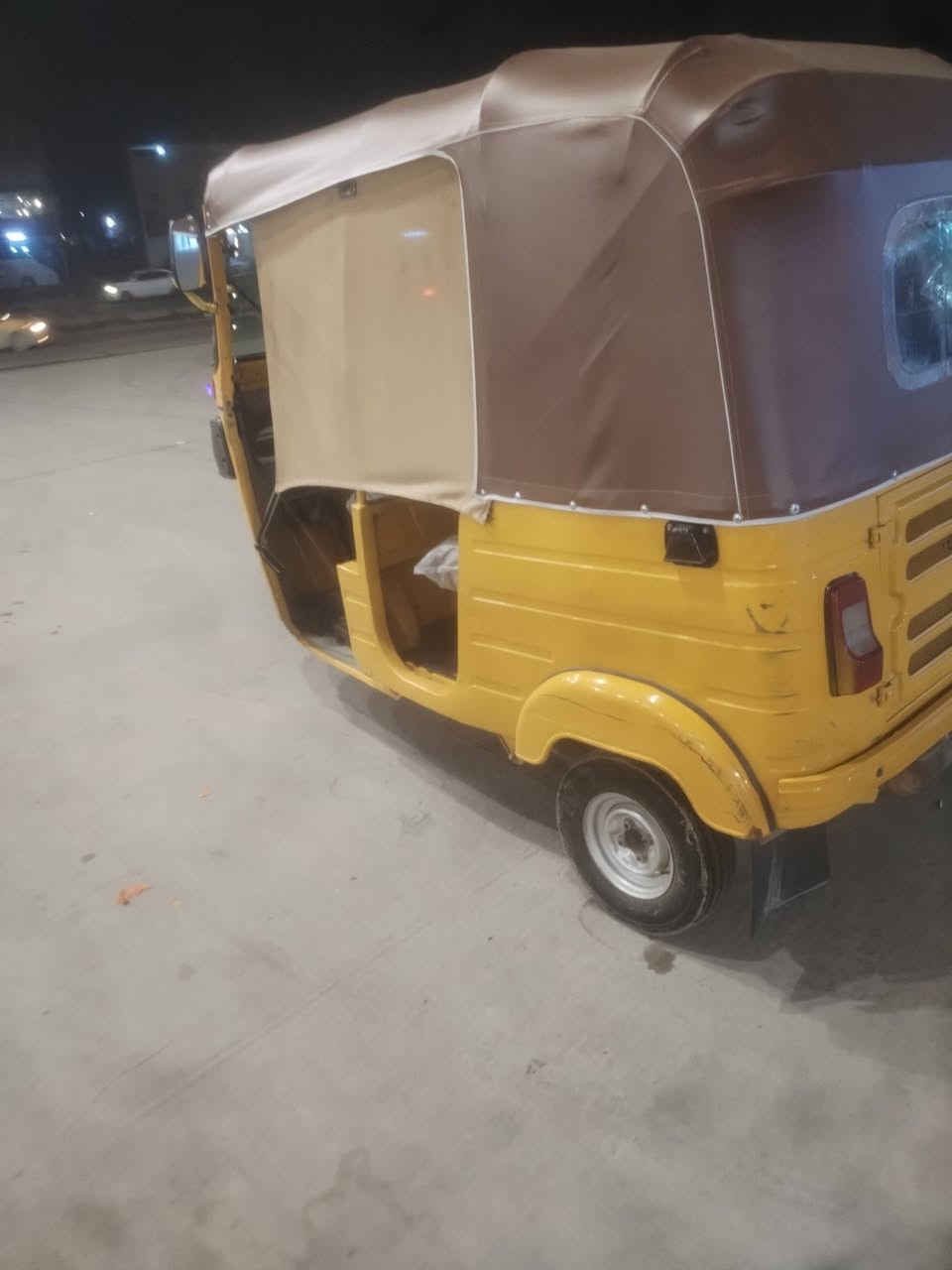 السلام عليكم شباب تكتك للبيع موديل 2019 شهر 11 سعر 6 ملايين و 300 رقم الهاتف ***********
