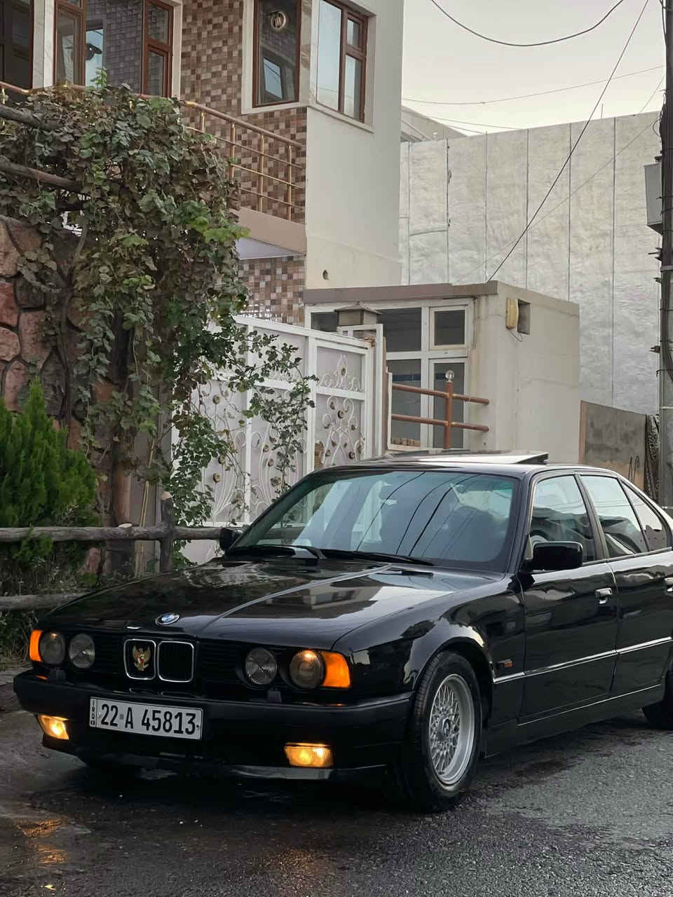 بەناوی خوای گەورە سڵاو رێزمان هەیە 
BMW 525 1992
سەیارەکە ماشەڵای دەوێت زۆر جوان و خاوینە عامە بۆ جوانی سلایتە چوارجام کارەبای تۆماتیک دەعمی نیە بۆنیتی لەوارەکەی سەر لایتی لیدرانی هەیە کەمیکە رەقەم هەزەی نوێیە بەشەرتی بەناو کردنە تەبرید ساردو گەرمە بەشەرتی خرامە سەیارەکە ماشەڵای دەوێ زۆر جوانە ٧٠وەرەقەو مەعامەلەیەکی برایانە ئەوەش رەقەمی خاوەنەکەی *********** شقلاوة, أربيل

