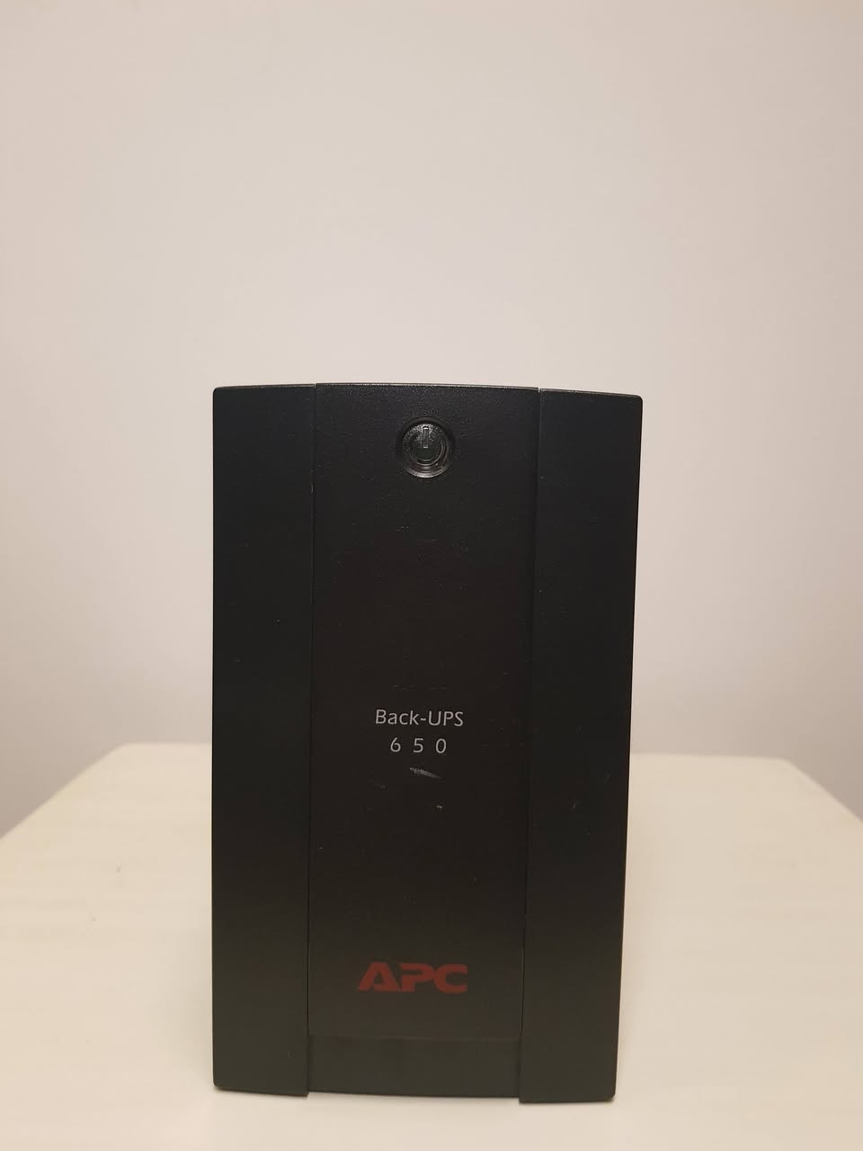 السلام عليكم 
متوفر يو بي اس APC 650
مستخدم نظافة عالية 
بدون بطارية 
السعر 35 الف 
متوفر خدمة التوصيل الي جميع المحافظات
***********
***********
