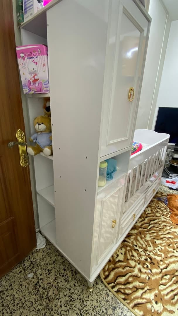 📌 للبيع: جرباية أطفال تركية نظيفة 🌟
جرباية أطفال أصلية تركية، استعمال خفيف جدًا، نظيفة ومتعوبة عليها.

بيهــا خزانات ورفوف ومكان واسع للطفل، مناسبة من عمر حديث الولادة لحد سنة و 4 سنوات وأكثر.

🔧 ملاحظة: بيها كسر بسيط بالجسر، يتصلّح بسهولة وما يأثر على استخدامها.

💸 السعر :160 الف  فقط (بيها مجال بسيط)

📍 المكان: ……… (بغداد الشعب)


**إذا كنت صاحب هذا الإعلان وتريد حذفه لأي سبب، رجاءا أرسل رسالة إلى الدعم الفني**