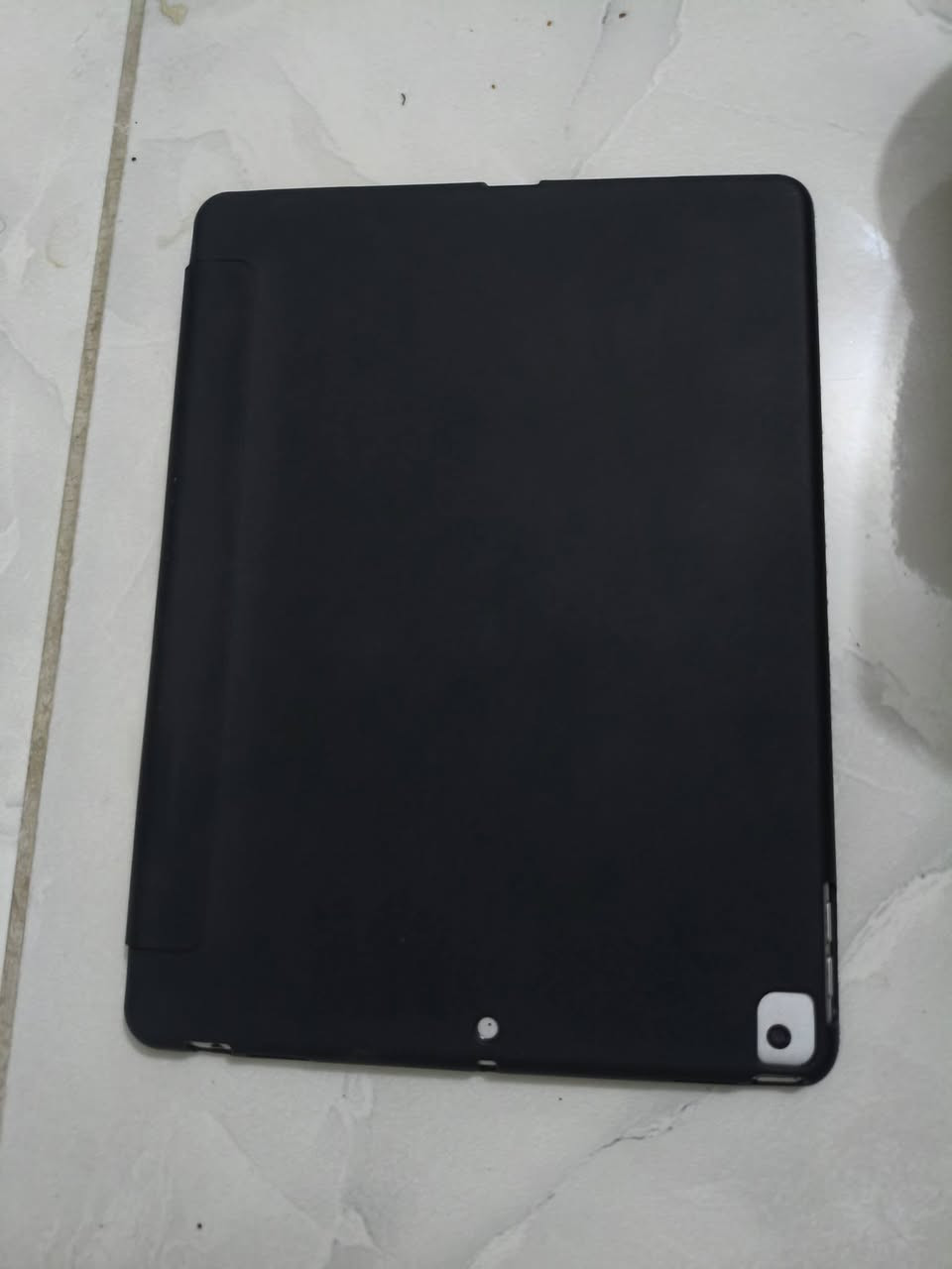 السلام عليكم 
ايباد 9 نضيف كلش كامل شاحنه وحافظه ولزكه اصليات وكارتونه 
ب250 وبي مجال 
***********
