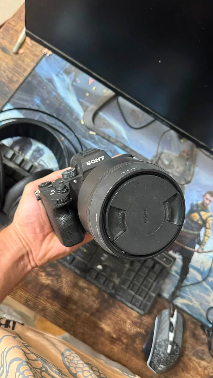 معدات كامله للبيع
sony.a7iii
عدسه 85 ثابت فتحه 1.2 سيگما 
عدسه 24/70 فتحه 2.8 سيگما مفتوحه من الكارتون فقط 
اضائه كودكس Ad600 b
مايك LARKm2 بالباكيت ممستعمل 
مكاني العماره ماعندي توصيل الي يجيني فلوس الكراوي على حسابي ورقمي *********** مامتواجد على الفيس فقط على الرقم
