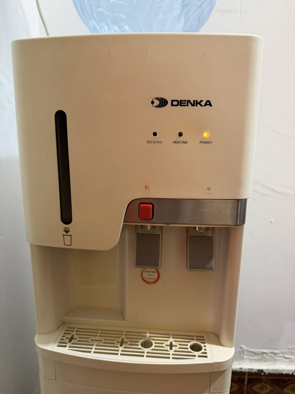 للبيع براد دنكا نضيف جدآ مكفول من العطل وشغال 100/100
فقط بي نضح قطرات ماء احيانآ مااعرف وين على الاغلب من داخل احد الحنفيات  بالضبط 
السعر 35 الف 
العنوان تنومة صالحية 
***********
