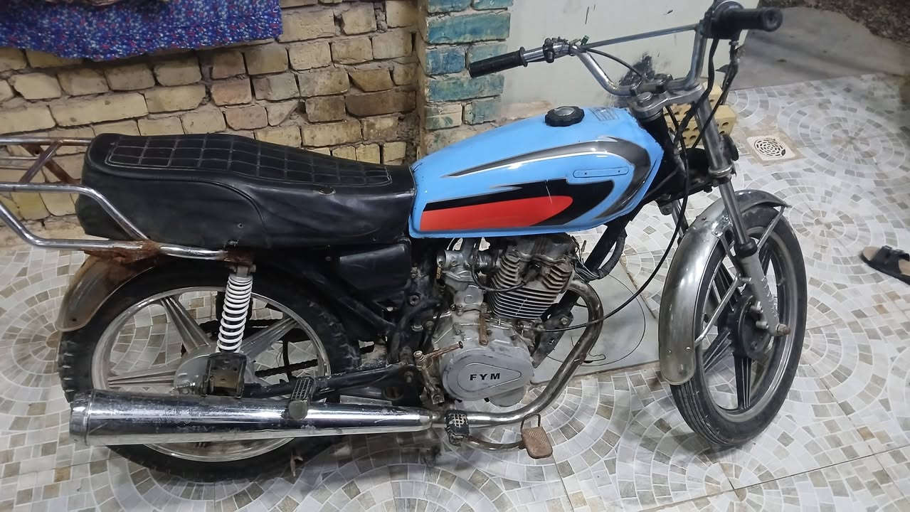 السلام عليكم ايراني خمسه كير ابيع كوم حديد دراجه بدون اوراق السعر 250 وبيها مجال مكاني بغداد الرئاسه شارع عشرين كابريتر مالها يخربط  تصال  ***********
