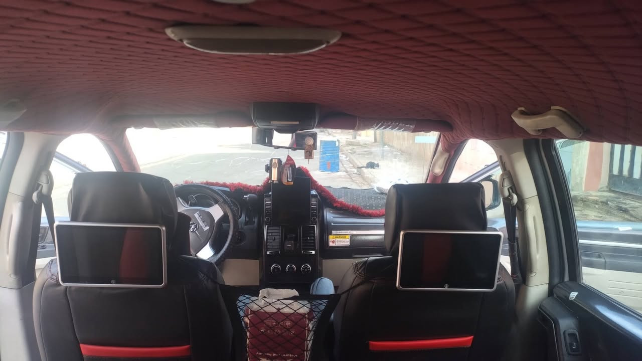 السلام عليكم
دوج كرفان 2010 محدث بجم 2013 
جاهزة من كلشي بس ينرادله صبغ ابيع احزام .
ضررها ضربات خارجيه بصيطه بدون دواخل 
السيارة حلوة وصارف عليها مال بيت مال شغل 
محرك كير شرط جدد ماصاللهم شهر شهرين من غيرتهم 
السيارة جاهزة الي ياخذها حتى غسل مايغسلها 
سعر البيع 109 وبيها مجال شي قليل 
للتواصل خاص او على الارقام التاليه 
***********
***********
